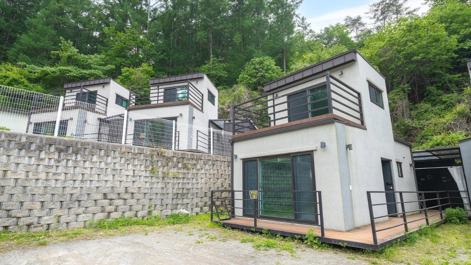 Hongcheon Stone Brown Pension Rum bild